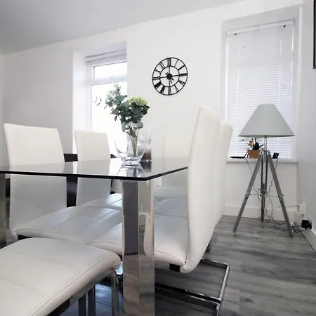 Executive Style 2 Bed Flat In Bridgend F2 Apartment Exterior photo