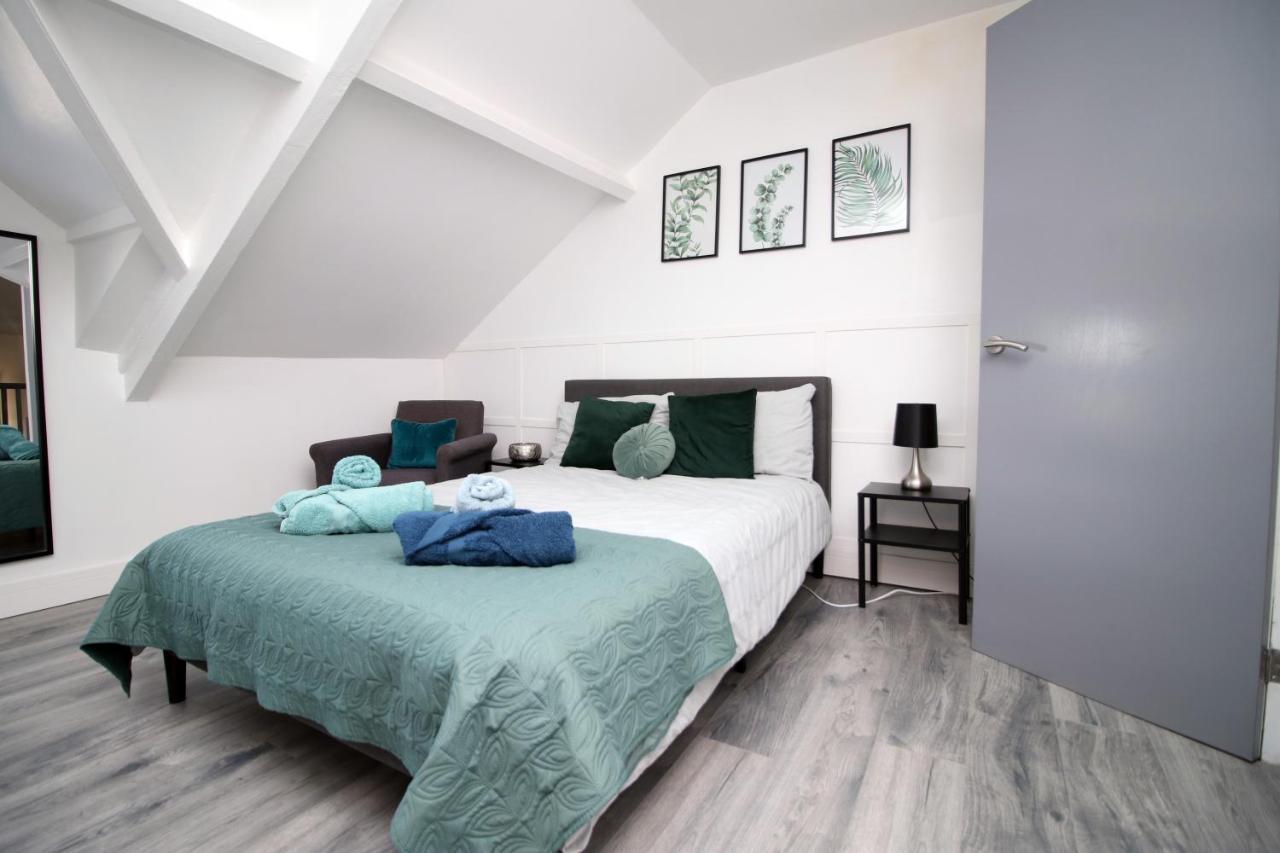 Executive Style 2 Bed Flat In Bridgend F2 *