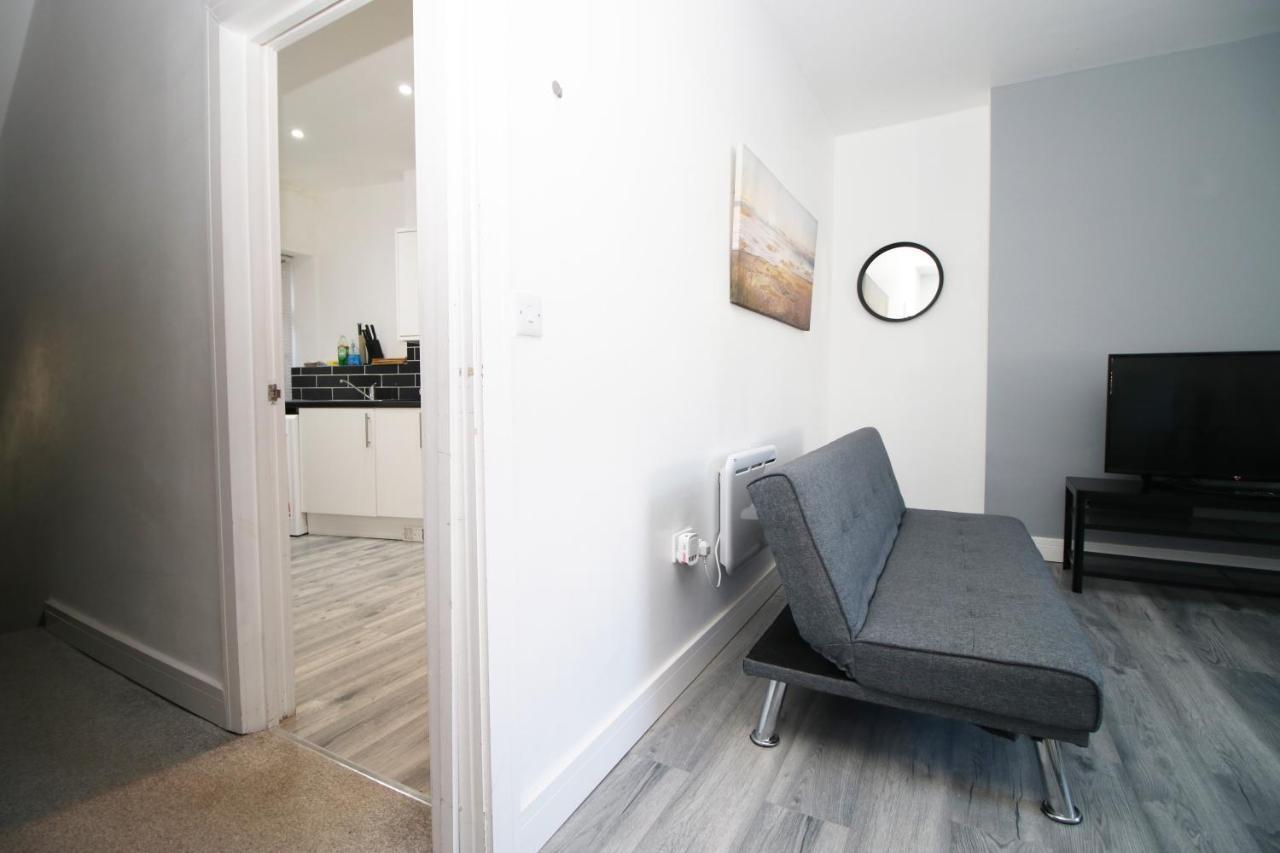 Executive Style 2 Bed Flat In Bridgend F2 Apartment